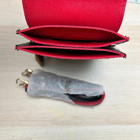 NWT Mellow World Black Red Pebbled Vegan Leather Mini Cellphone Crossbody Bag - Picture 4 of 5